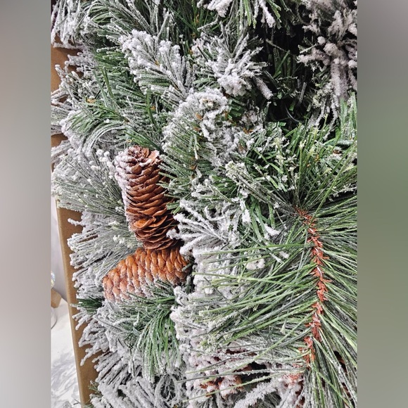 Pre-Lit Snow Flocked Glitter Garland 9ft Christmas Decor New - Picture 11 of 14